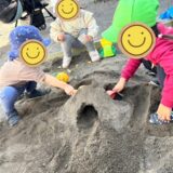 砂場遊びを楽しんでいます♪