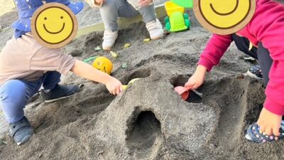 砂場遊びを楽しんでいます♪